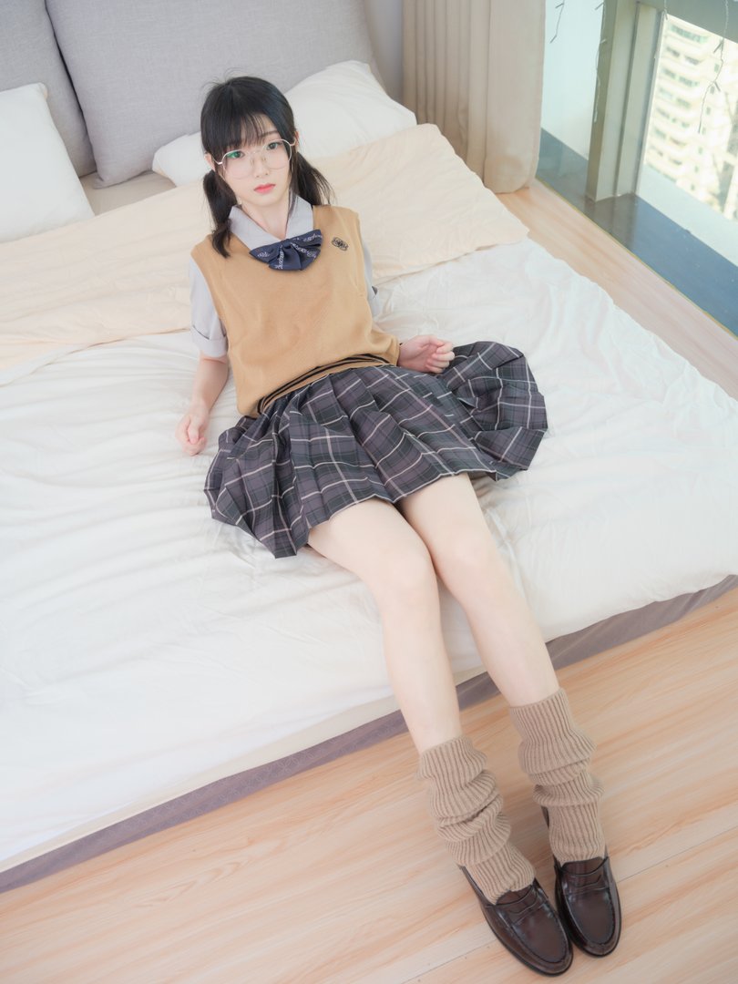 【VIP】奶糖-制服-R18 [99P1V-1.54G]