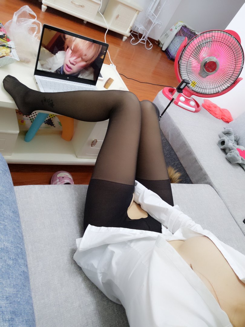 写真129部 - 云宝宝er - 透明C字裤 巨乳大屁股开裆黑丝骚逼衬衫制服 妖娆诱人 大奶奶翘屁股大长腿骚货