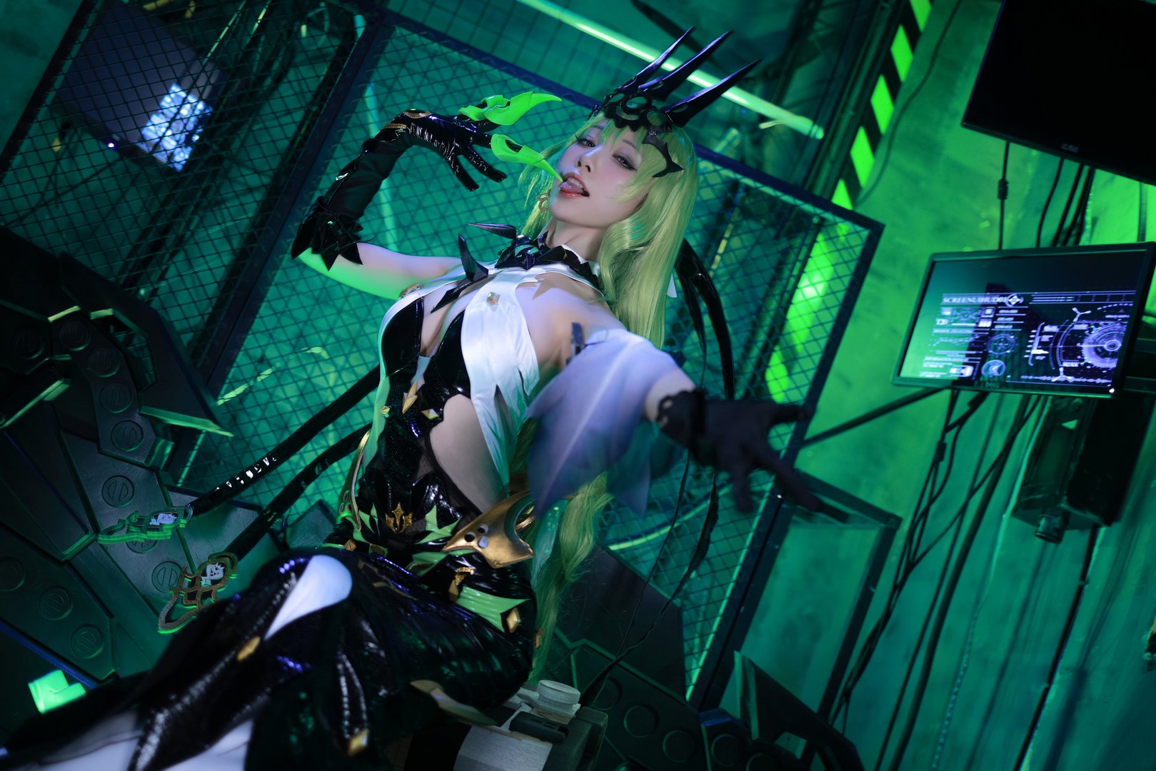 水淼Aqua - Fantia 2021年11月-2022年10月套图合集(25套) - [2022-05-09] メビウス