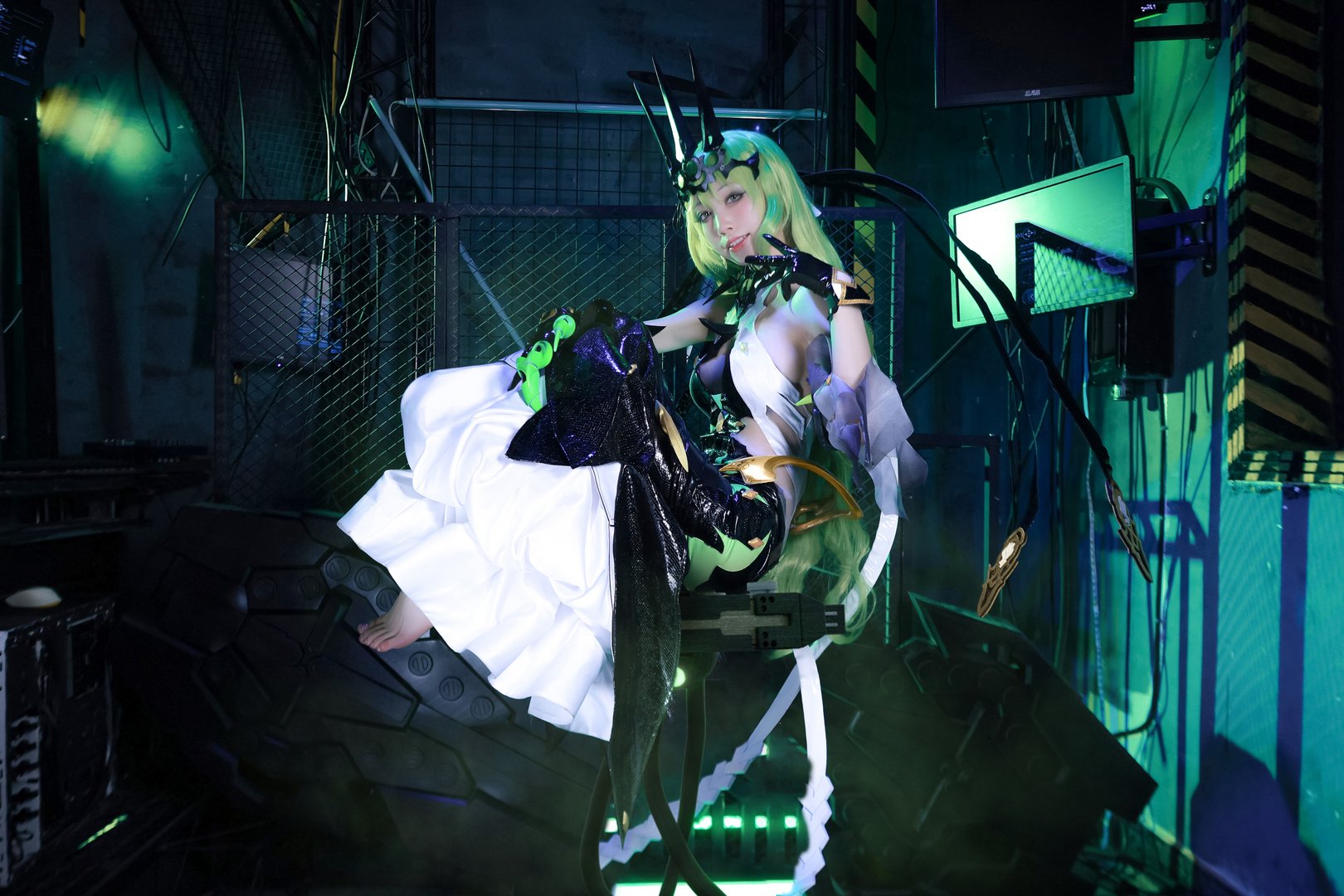 水淼Aqua - Fantia 2021年11月-2022年10月套图合集(25套) - [2022-05-09] メビウス