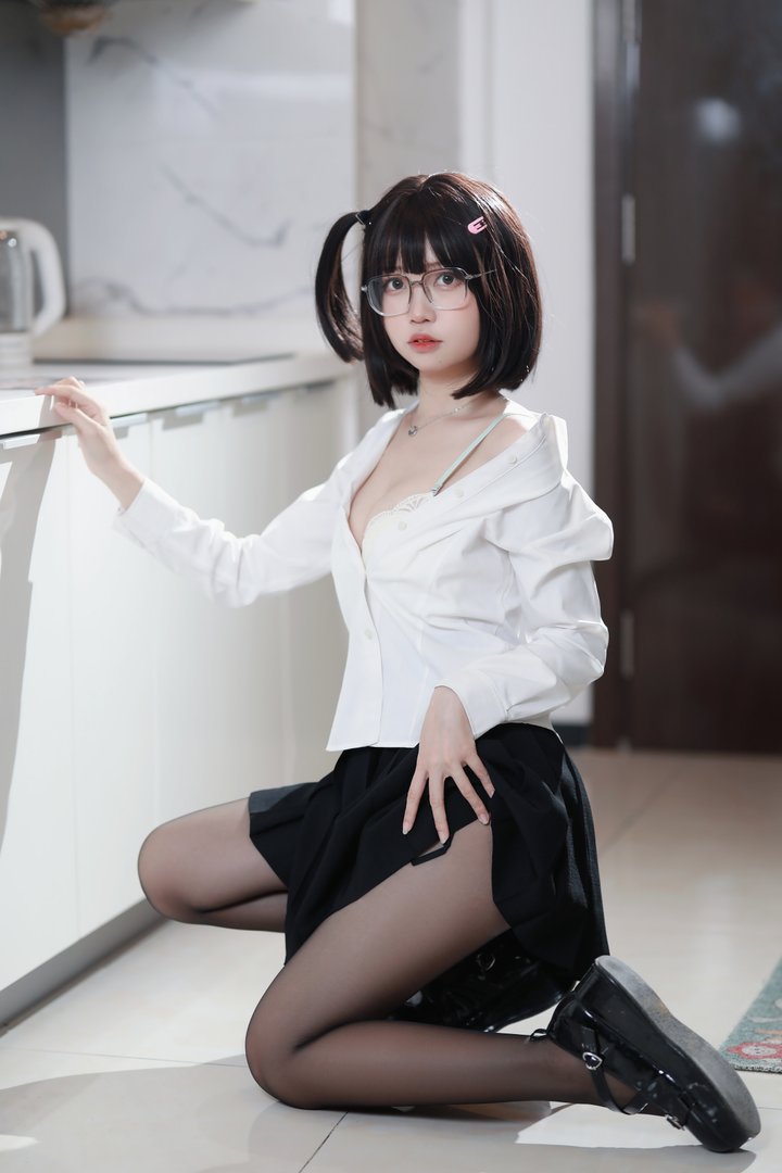 洛桑W伊梓 - 美女写真图集合集打包下载9套 - 洛桑w伊梓 NO.002 眼镜妹妹 [32P 307MB]