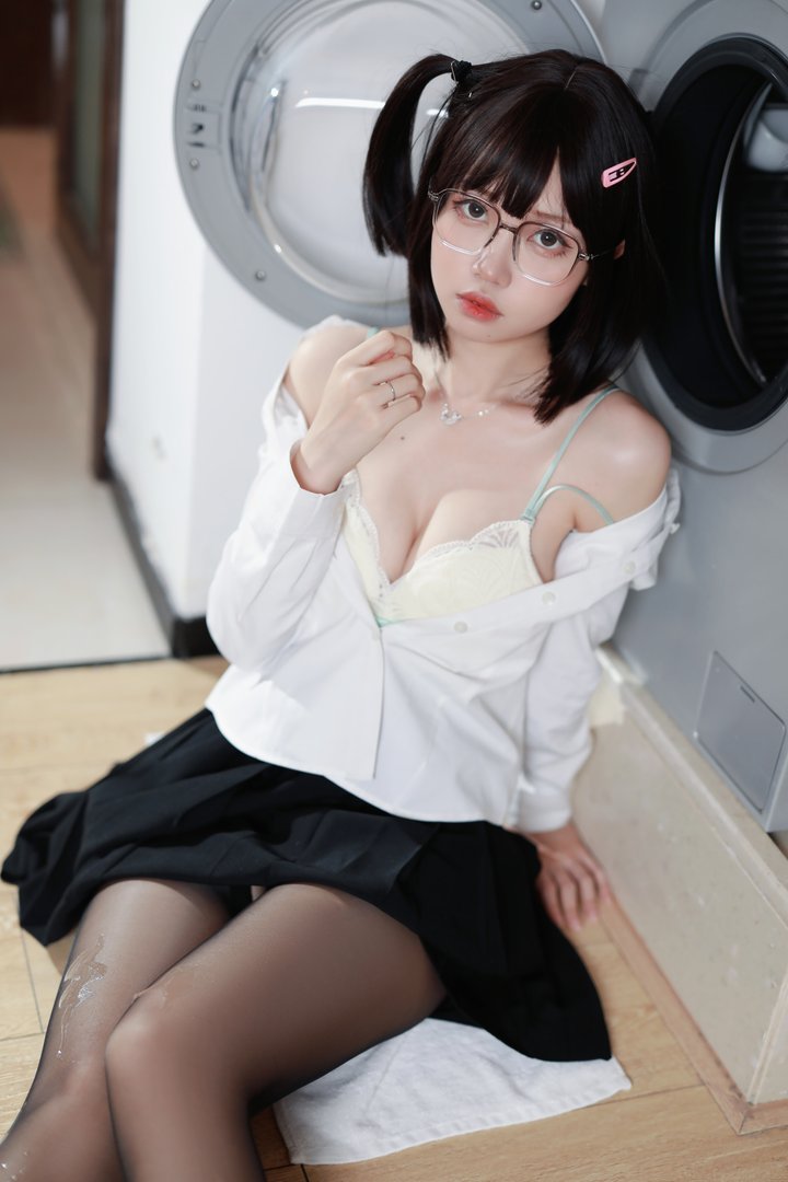 洛桑W伊梓 - 美女写真图集合集打包下载9套 - 洛桑w伊梓 NO.002 眼镜妹妹 [32P 307MB]