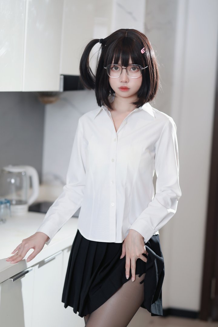 洛桑W伊梓 - 美女写真图集合集打包下载9套 - 洛桑w伊梓 NO.002 眼镜妹妹 [32P 307MB]