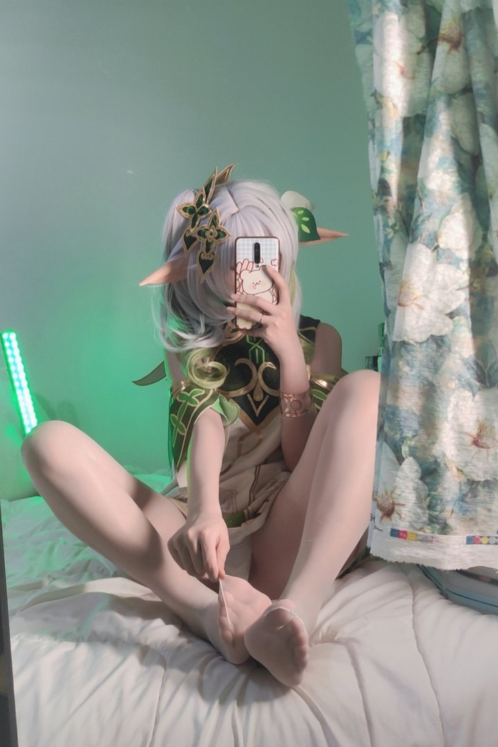 洛桑W伊梓 - 美女写真图集合集打包下载9套 - 洛桑w伊梓 NO.007 小草神 [39P 3V 111MB]