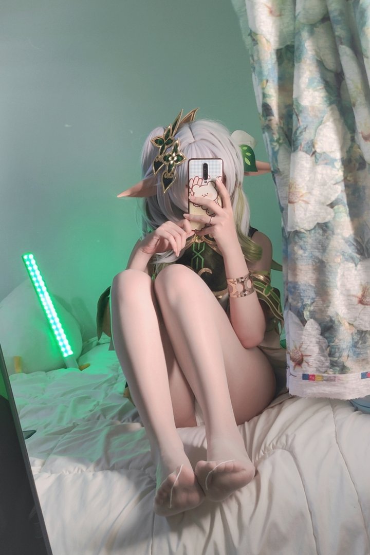 洛桑W伊梓 - 美女写真图集合集打包下载9套 - 洛桑w伊梓 NO.007 小草神 [39P 3V 111MB]