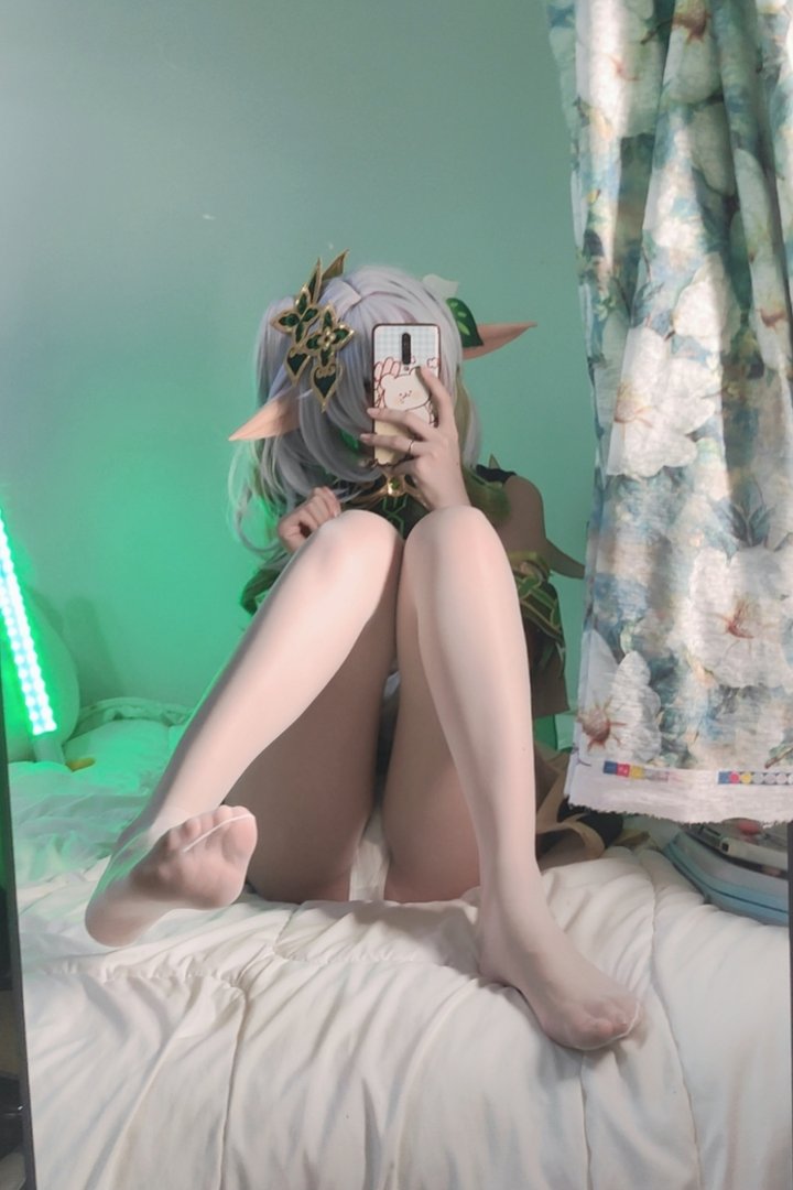 洛桑W伊梓 - 美女写真图集合集打包下载9套 - 洛桑w伊梓 NO.007 小草神 [39P 3V 111MB]