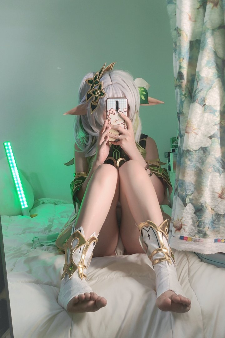 洛桑W伊梓 - 美女写真图集合集打包下载9套 - 洛桑w伊梓 NO.007 小草神 [39P 3V 111MB]