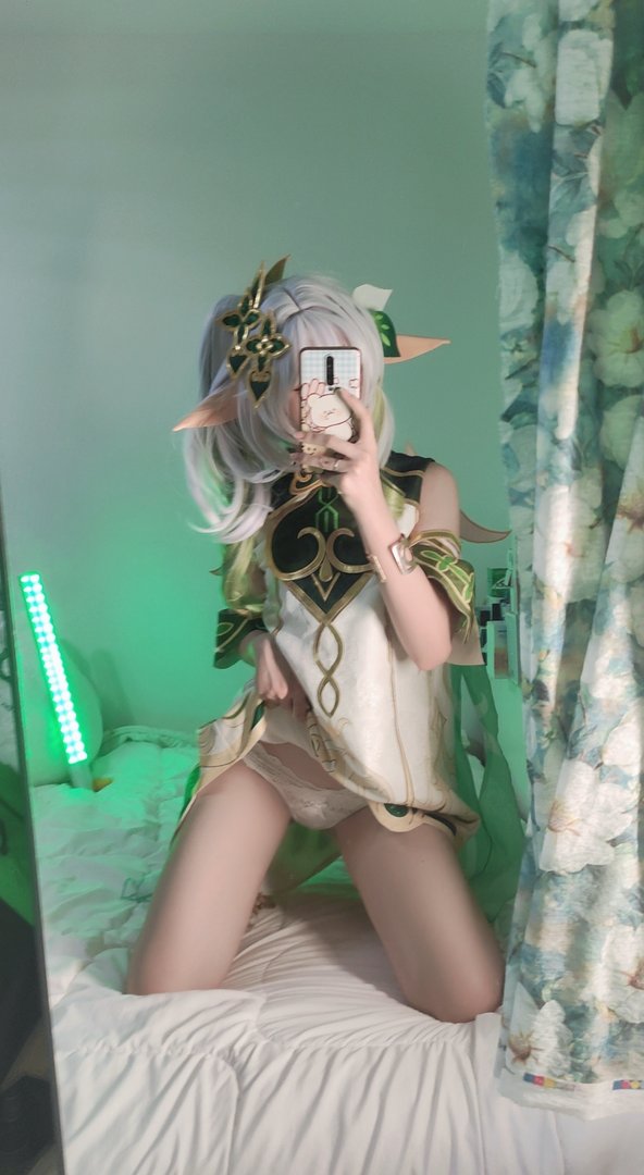 洛桑W伊梓 - 美女写真图集合集打包下载9套 - 洛桑w伊梓 NO.007 小草神 [39P 3V 111MB]