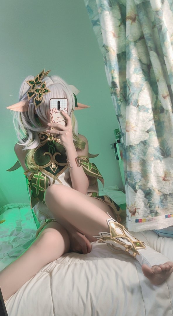 洛桑W伊梓 - 美女写真图集合集打包下载9套 - 洛桑w伊梓 NO.007 小草神 [39P 3V 111MB]