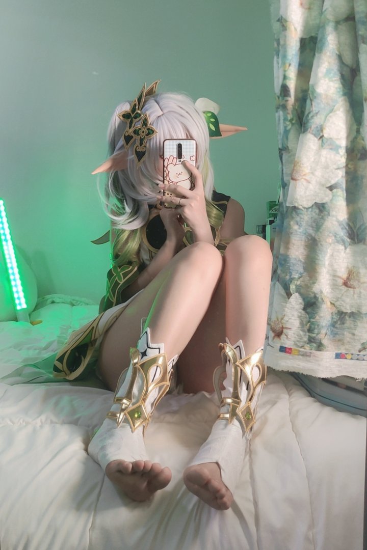 洛桑W伊梓 - 美女写真图集合集打包下载9套 - 洛桑w伊梓 NO.007 小草神 [39P 3V 111MB]