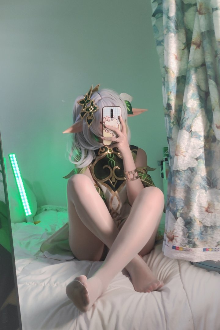 洛桑W伊梓 - 美女写真图集合集打包下载9套 - 洛桑w伊梓 NO.007 小草神 [39P 3V 111MB]