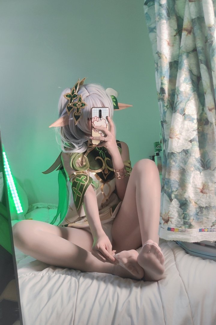 洛桑W伊梓 - 美女写真图集合集打包下载9套 - 洛桑w伊梓 NO.007 小草神 [39P 3V 111MB]