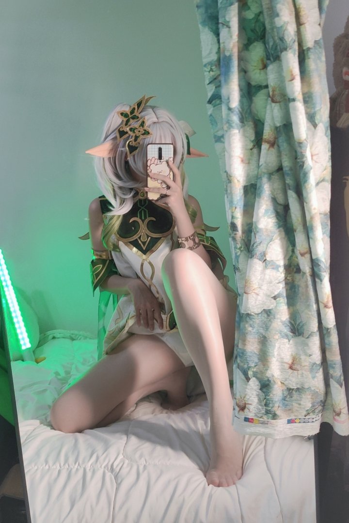 洛桑W伊梓 - 美女写真图集合集打包下载9套 - 洛桑w伊梓 NO.007 小草神 [39P 3V 111MB]