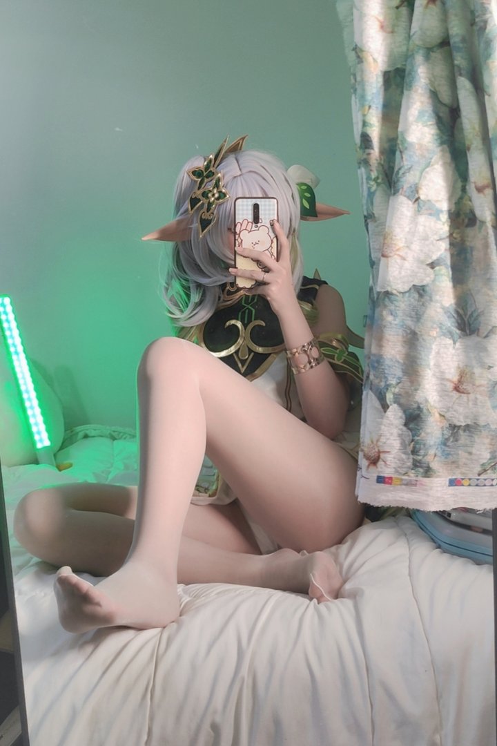 洛桑W伊梓 - 美女写真图集合集打包下载9套 - 洛桑w伊梓 NO.007 小草神 [39P 3V 111MB]