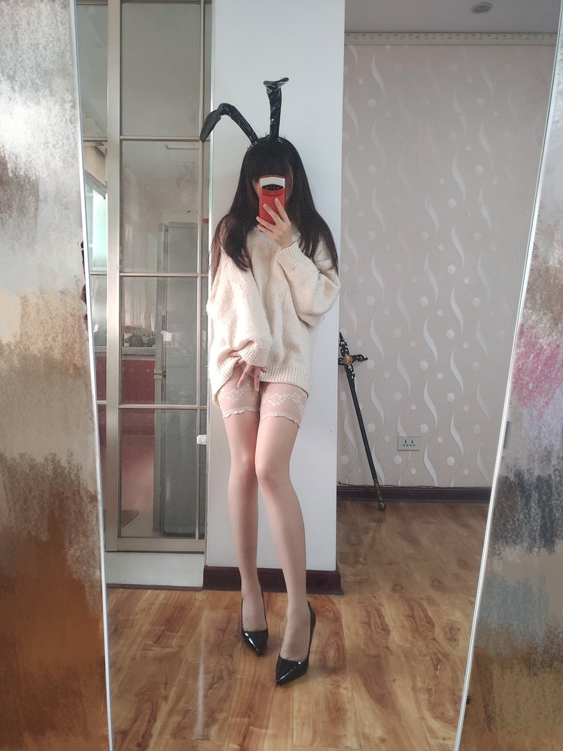 雪琪SAMA - 竞技泳衣(黑丝+肉丝+自拍) - 自拍