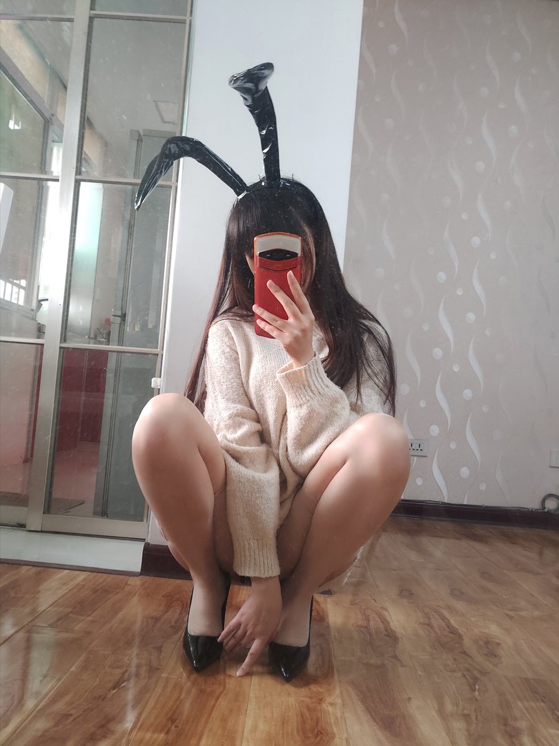 雪琪SAMA - 竞技泳衣(黑丝+肉丝+自拍) - 自拍