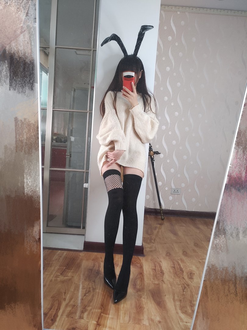 雪琪SAMA - 竞技泳衣(黑丝+肉丝+自拍) - 自拍