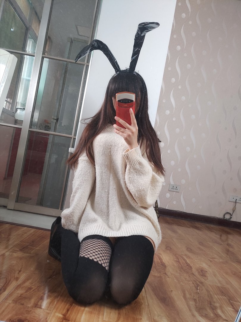 雪琪SAMA - 竞技泳衣(黑丝+肉丝+自拍) - 自拍