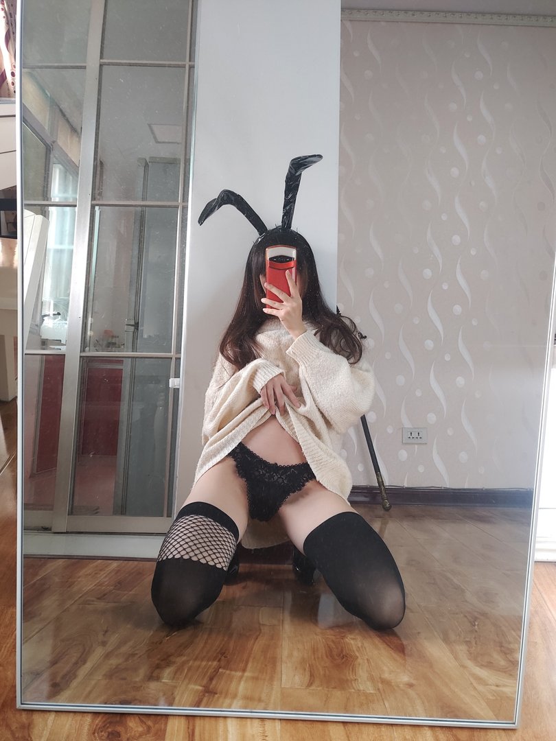 雪琪SAMA - 竞技泳衣(黑丝+肉丝+自拍) - 自拍