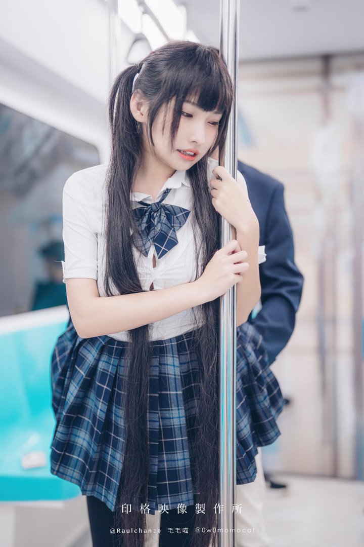 慕慕momo - 003 – 慕慕Momo-毛毛猫 (Momocat) - Bus [25P3V]-美图