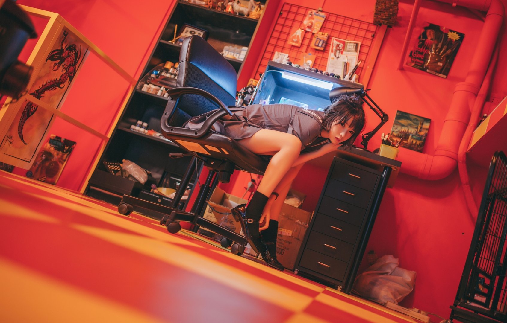 疯猫丨138 - NO.004 被囚禁的少女 [44P-57.5MB]