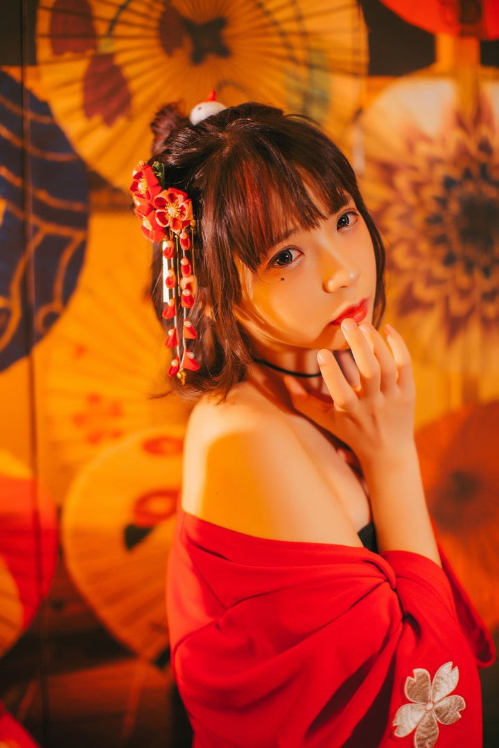 疯猫丨138 - NO.010 红色羽衣 [15P-192MB]