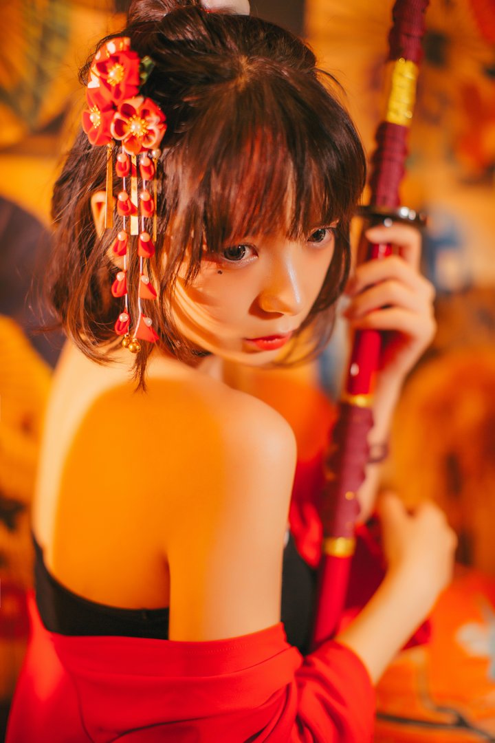 疯猫丨138 - NO.010 红色羽衣 [15P-192MB]