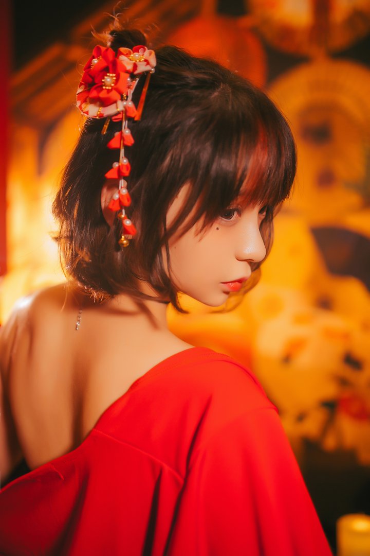 疯猫丨138 - NO.010 红色羽衣 [15P-192MB]