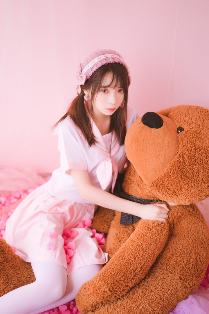 疯猫丨138 - NO.016 丝袜狂想曲(粉) [64P-622.69MB]