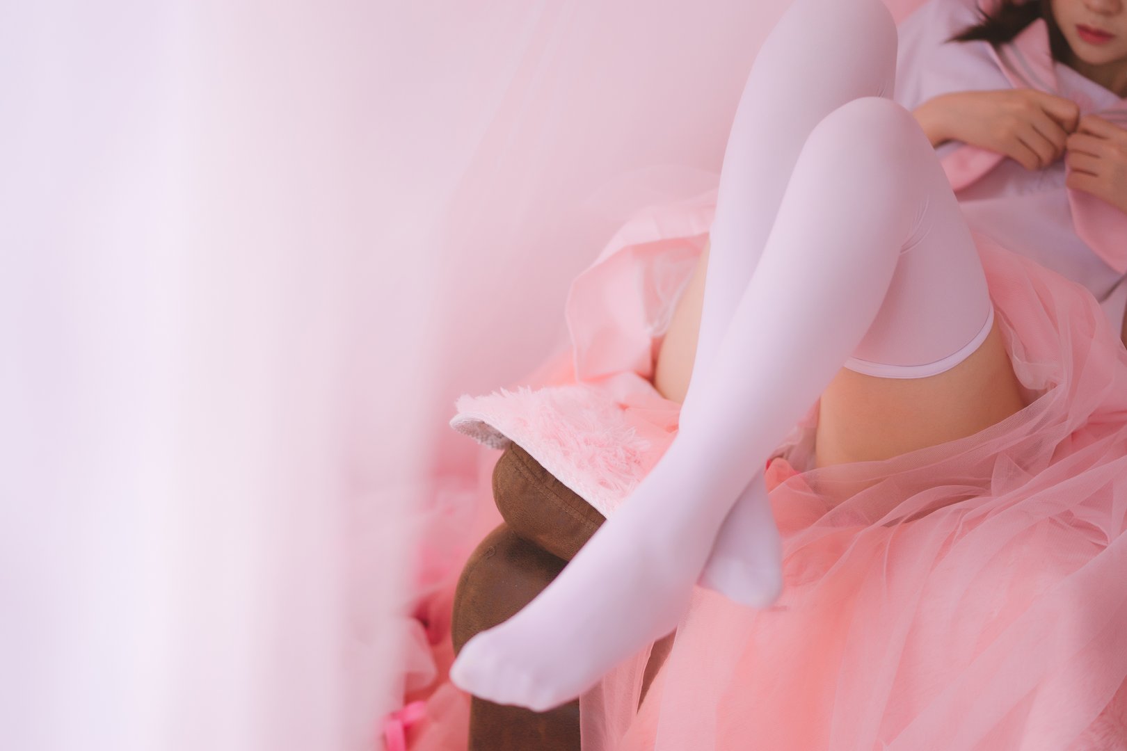 疯猫丨138 - NO.016 丝袜狂想曲(粉) [64P-622.69MB]