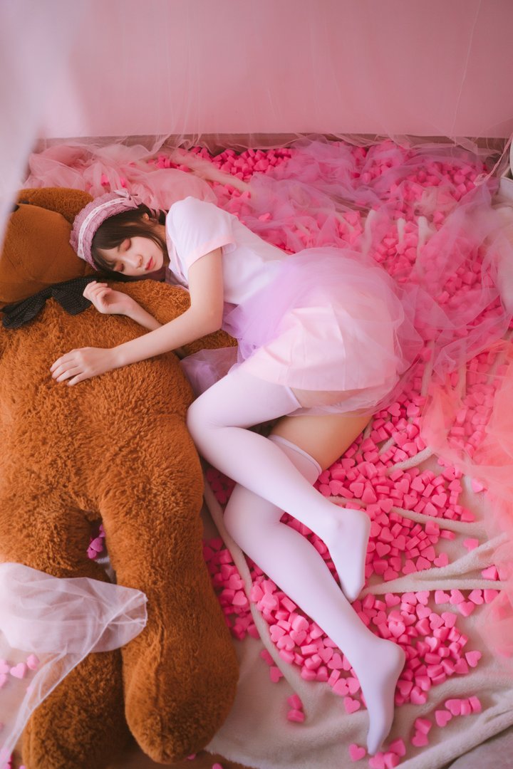 疯猫丨138 - NO.016 丝袜狂想曲(粉) [64P-622.69MB]